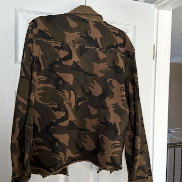 Camo unlined jacket! Lightweight ! Size medium/l - Picture 5 of 8